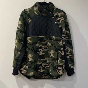Camo fleece pullover
